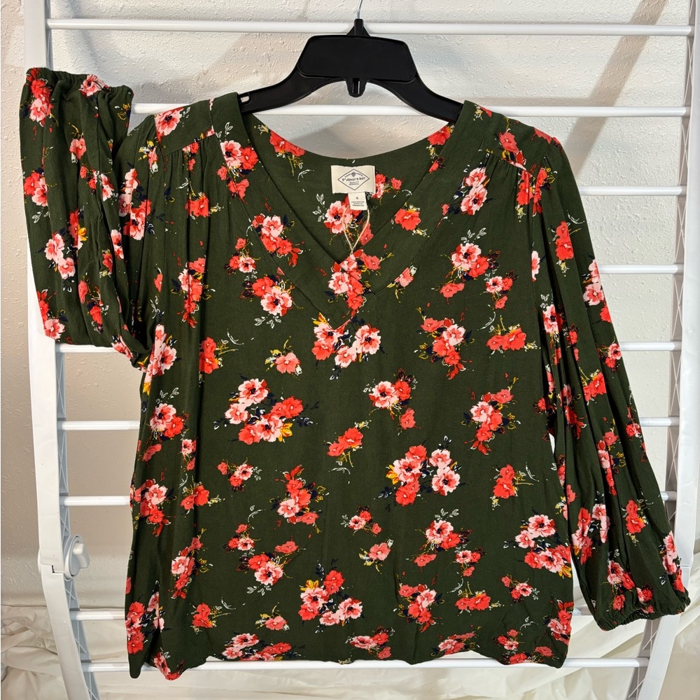 St. John's Bay forest green/coral/navy floral 3/4 sleeve flounce blouse, small